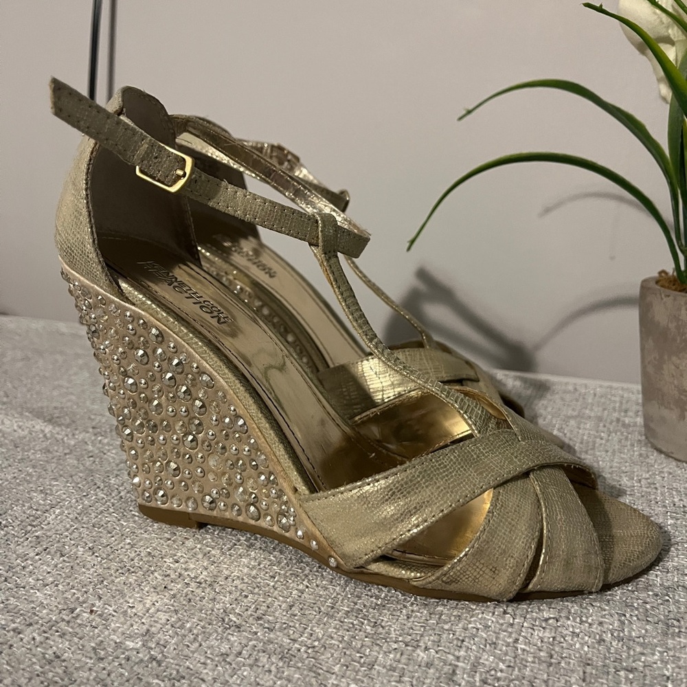 Kenneth Cole Sparkle Dove wedge shoe